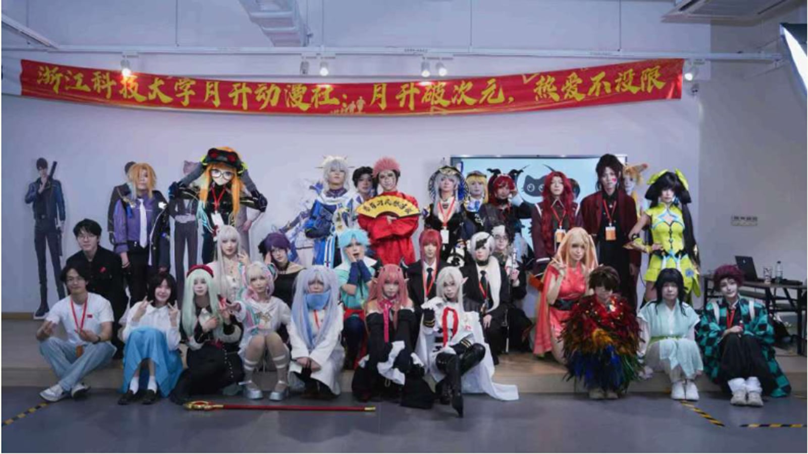 月升壹动漫展现场成员合影
