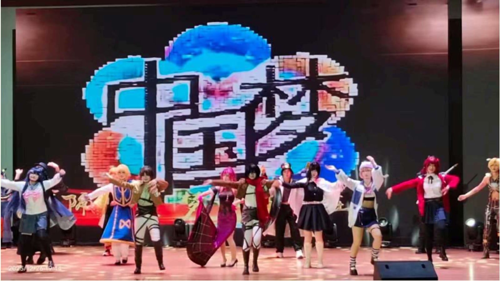 迎新活动舞台演出现场