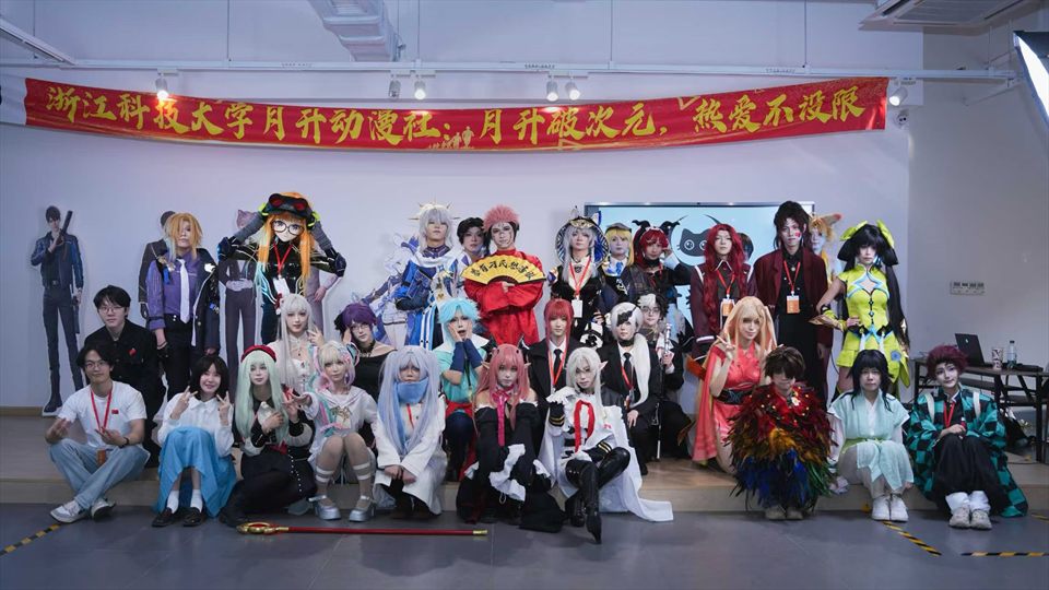 月升壹国风动漫展参与者合影